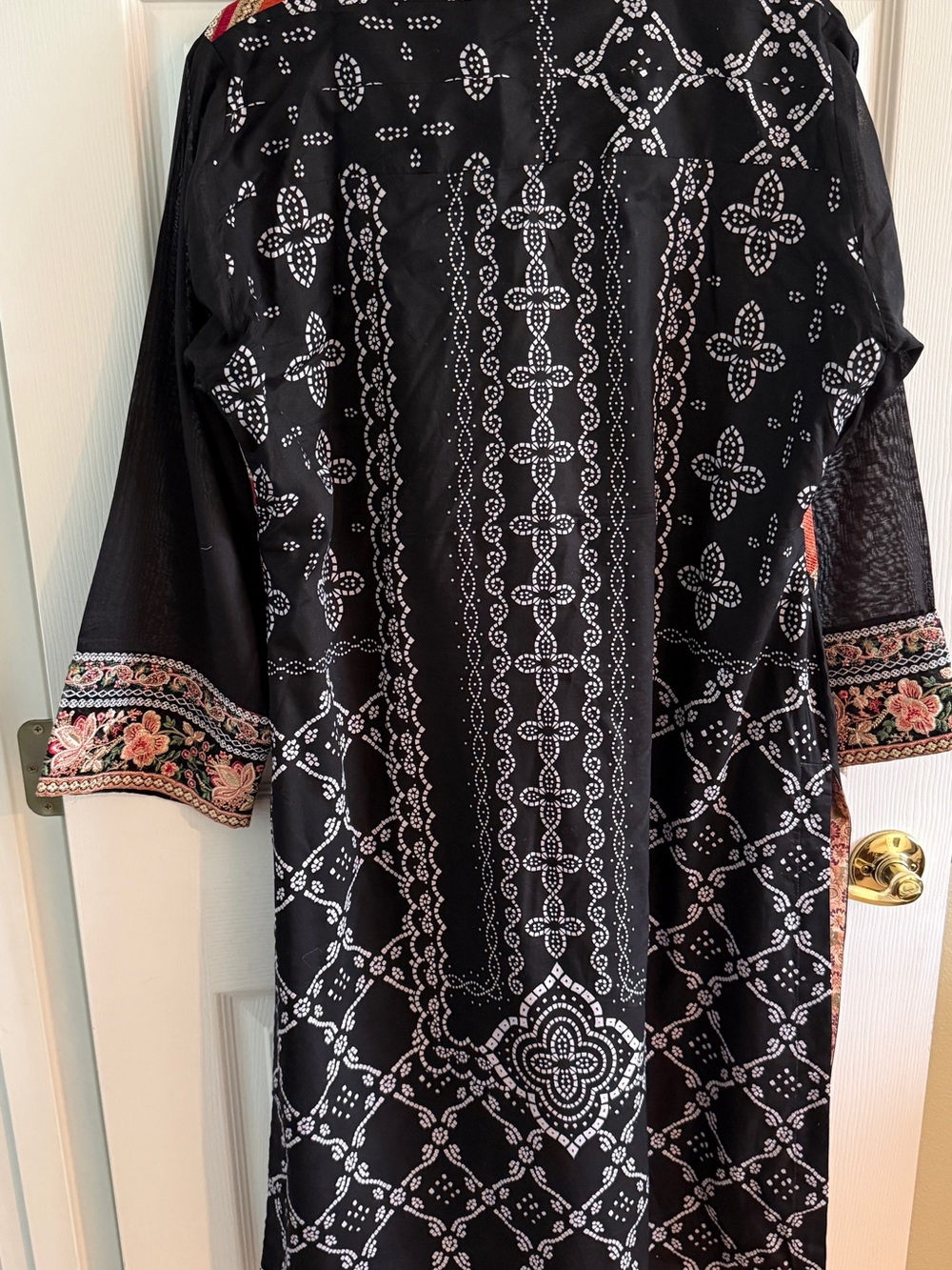 Khaadi Pakistani Desi 3 piece embroidered kurta shirt, duppata scarf and shalwar - Picture 8 of 15